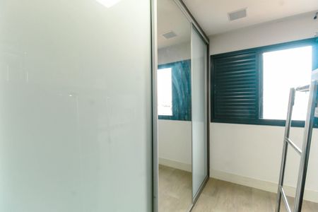 Apartamento à venda com 207m², 3 quartos e 3 vagas Apartamento à venda com 207m², 3 quartos e 3 vagasQuarto 1 - Suíte