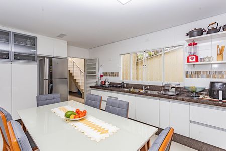 Casa à venda com 149m², 3 quartos e 2 vagasCozinha