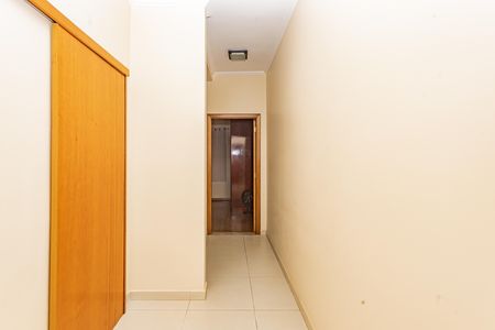 Casa à venda com 149m², 3 quartos e 2 vagasCorredor