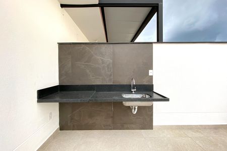 Casa à venda com 101m², 2 quartos e 2 vagas Casa à venda com 101m², 2 quartos e 2 vagasVaranda