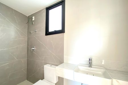 Casa à venda com 101m², 2 quartos e 2 vagas Casa à venda com 101m², 2 quartos e 2 vagasBanheiro da Suíte 1