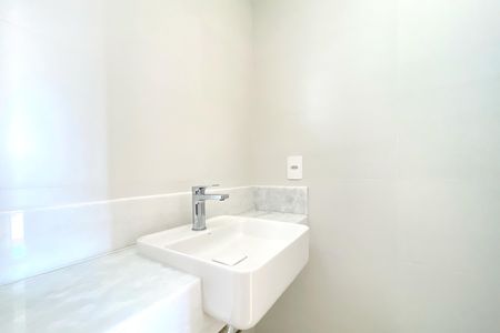 Casa à venda com 101m², 2 quartos e 2 vagas Casa à venda com 101m², 2 quartos e 2 vagasBanheiro da Suíte 1