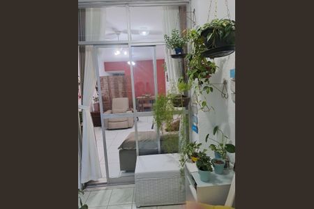 Apartamento à venda com 80m², 3 quartos e 1 vaga Apartamento à venda com 80m², 3 quartos e 1 vagaVaranda