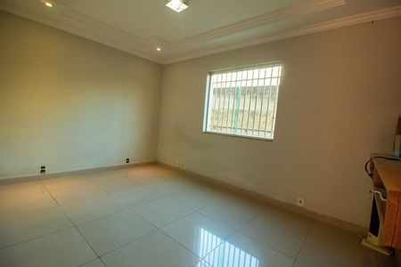 Casa à venda com 330m², 5 quartos e 3 vagas Casa à venda com 330m², 5 quartos e 3 vagasSala 2