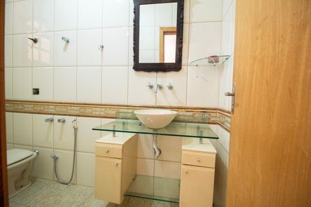 Casa à venda com 330m², 5 quartos e 3 vagas Casa à venda com 330m², 5 quartos e 3 vagasBanheiro Suite 02
