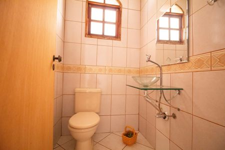 Casa à venda com 330m², 5 quartos e 3 vagas Casa à venda com 330m², 5 quartos e 3 vagasBanheiro Social