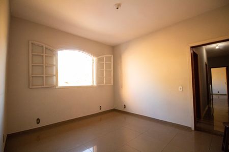 Casa à venda com 330m², 5 quartos e 3 vagas Casa à venda com 330m², 5 quartos e 3 vagasSuite 03
