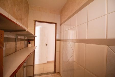 Casa à venda com 330m², 5 quartos e 3 vagas Casa à venda com 330m², 5 quartos e 3 vagasDespensa