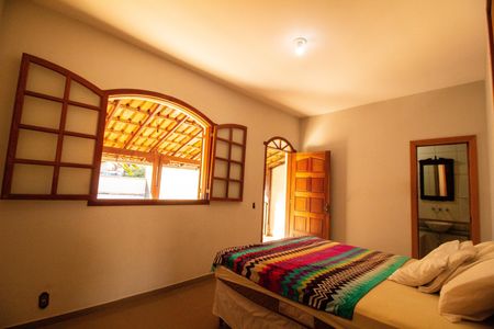 Casa à venda com 330m², 5 quartos e 3 vagas Casa à venda com 330m², 5 quartos e 3 vagasSuite 02