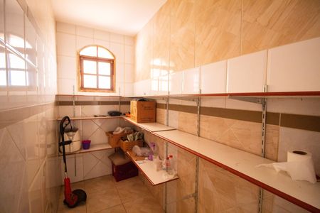 Casa à venda com 330m², 5 quartos e 3 vagas Casa à venda com 330m², 5 quartos e 3 vagasDespensa