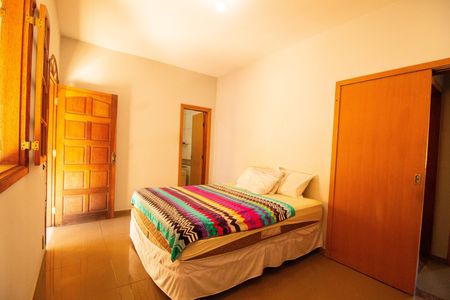 Casa à venda com 330m², 5 quartos e 3 vagas Casa à venda com 330m², 5 quartos e 3 vagasSuite 02