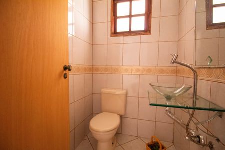 Casa à venda com 330m², 5 quartos e 3 vagas Casa à venda com 330m², 5 quartos e 3 vagasBanheiro Social