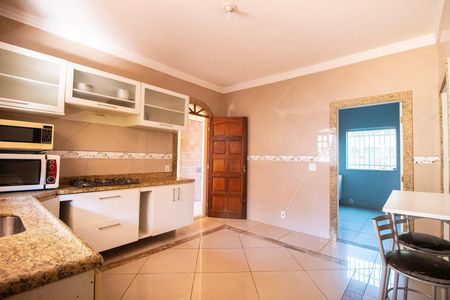 Casa à venda com 330m², 5 quartos e 3 vagas Casa à venda com 330m², 5 quartos e 3 vagasCozinha
