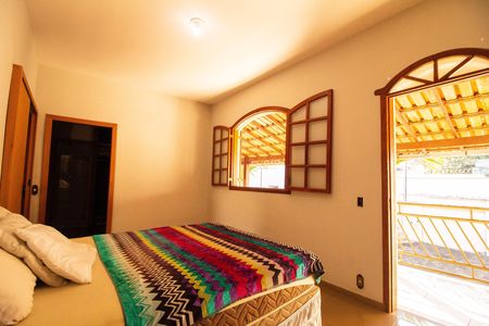 Casa à venda com 330m², 5 quartos e 3 vagas Casa à venda com 330m², 5 quartos e 3 vagasSuite 02