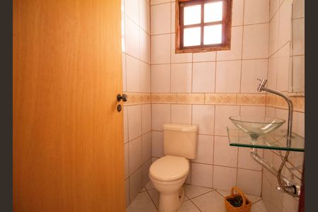 Casa à venda com 330m², 5 quartos e 3 vagas Casa à venda com 330m², 5 quartos e 3 vagasBanheiro Social