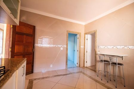 Casa à venda com 330m², 5 quartos e 3 vagas Casa à venda com 330m², 5 quartos e 3 vagasCozinha