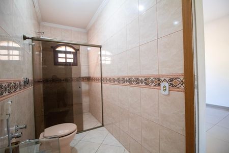 Casa à venda com 330m², 5 quartos e 3 vagas Casa à venda com 330m², 5 quartos e 3 vagasBanheiro da Suite