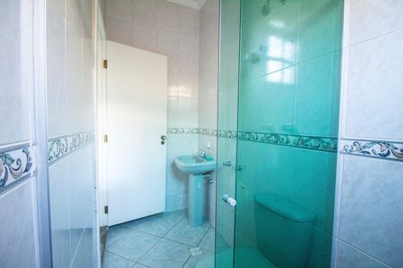 Casa à venda com 330m², 5 quartos e 3 vagas Casa à venda com 330m², 5 quartos e 3 vagasBanheiro de serviço