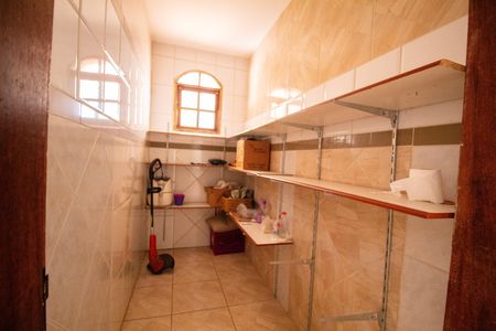 Casa à venda com 330m², 5 quartos e 3 vagas Casa à venda com 330m², 5 quartos e 3 vagasDespensa