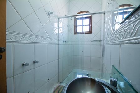 Casa à venda com 330m², 5 quartos e 3 vagas Casa à venda com 330m², 5 quartos e 3 vagasBanheiro Social