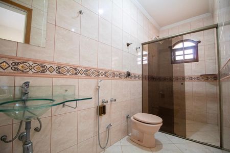 Casa à venda com 330m², 5 quartos e 3 vagas Casa à venda com 330m², 5 quartos e 3 vagasBanheiro da Suite