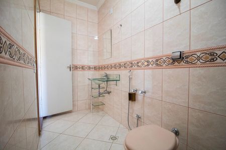 Casa à venda com 330m², 5 quartos e 3 vagas Casa à venda com 330m², 5 quartos e 3 vagasBanheiro da Suite