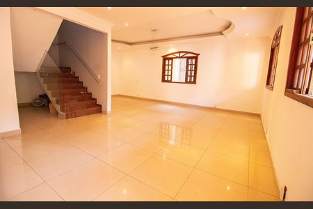 Sala  de casa à venda com 5 quartos, 330m² em Alto Caiçaras, Belo Horizonte