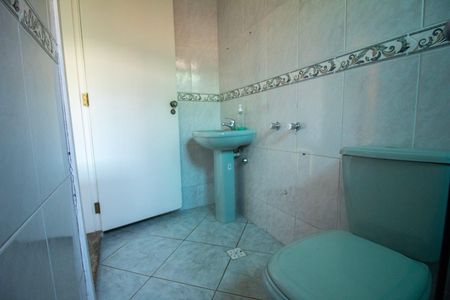 Casa à venda com 330m², 5 quartos e 3 vagas Casa à venda com 330m², 5 quartos e 3 vagasBanheiro de serviço
