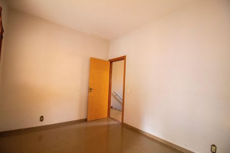 Casa à venda com 330m², 5 quartos e 3 vagas Casa à venda com 330m², 5 quartos e 3 vagasQuarto 01