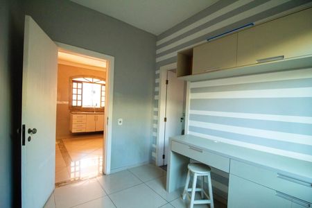 Casa à venda com 330m², 5 quartos e 3 vagas Casa à venda com 330m², 5 quartos e 3 vagasQuarto de Serviço