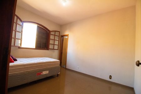 Casa à venda com 330m², 5 quartos e 3 vagas Casa à venda com 330m², 5 quartos e 3 vagasSuite 01
