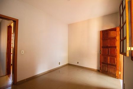 Casa à venda com 330m², 5 quartos e 3 vagas Casa à venda com 330m², 5 quartos e 3 vagasQuarto 01