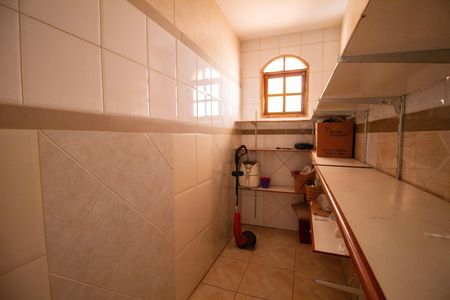 Casa à venda com 330m², 5 quartos e 3 vagas Casa à venda com 330m², 5 quartos e 3 vagasDespensa