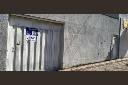 Casa à venda com 330m², 5 quartos e 3 vagas Casa à venda com 330m², 5 quartos e 3 vagasPlaca Instalada 01/06- Código RXDE-27