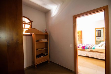 Casa à venda com 330m², 5 quartos e 3 vagas Casa à venda com 330m², 5 quartos e 3 vagasCloset da Suite 02