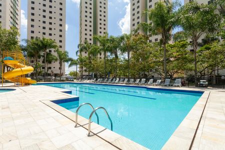 Apartamento à venda com 65m², 3 quartos e 1 vaga Apartamento à venda com 65m², 3 quartos e 1 vagaÁrea comum - Piscina