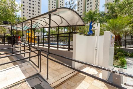 Apartamento à venda com 65m², 3 quartos e 1 vaga Apartamento à venda com 65m², 3 quartos e 1 vagaÁrea comum - Piscina
