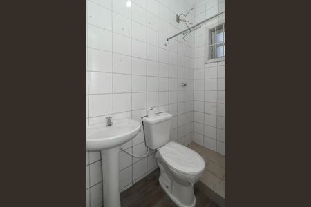 Banheiro de casa de condomínio para alugar com 1 quarto, 36m² em Bom Jesus, Porto Alegre