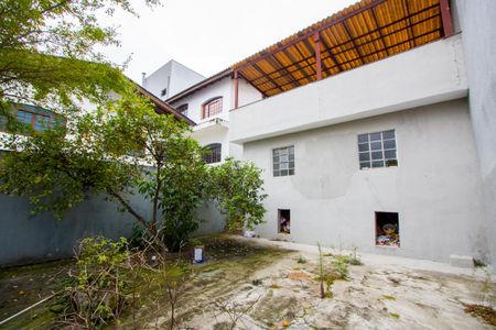 Casa à venda com 320m², 2 quartos e 2 vagas Casa à venda com 320m², 2 quartos e 2 vagasQuintal