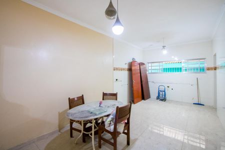 Casa à venda com 320m², 2 quartos e 2 vagas Casa à venda com 320m², 2 quartos e 2 vagasCozinha