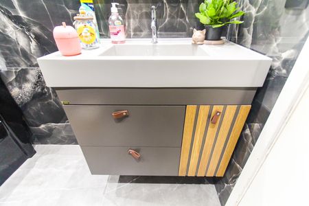 Apartamento à venda com 54m², 2 quartos e sem vaga Apartamento à venda com 54m², 2 quartos e sem vagaBanheiro