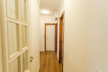 Apartamento à venda com 150m², 4 quartos e 2 vagas Apartamento à venda com 150m², 4 quartos e 2 vagasCorredor