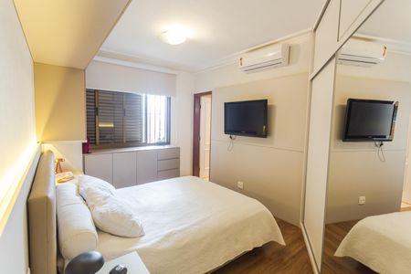 Apartamento à venda com 150m², 4 quartos e 2 vagas Apartamento à venda com 150m², 4 quartos e 2 vagasSuíte