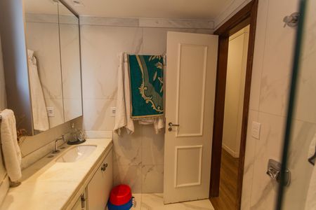 Apartamento à venda com 150m², 4 quartos e 2 vagas Apartamento à venda com 150m², 4 quartos e 2 vagasBanheiro Social