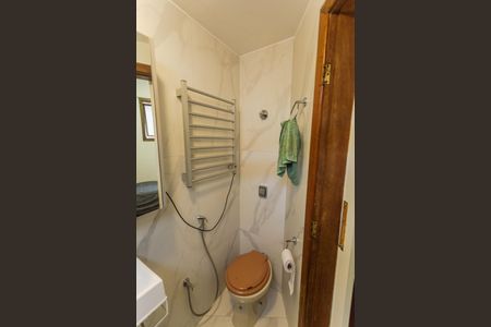 Apartamento à venda com 150m², 4 quartos e 2 vagas Apartamento à venda com 150m², 4 quartos e 2 vagasBanheiro de serviço