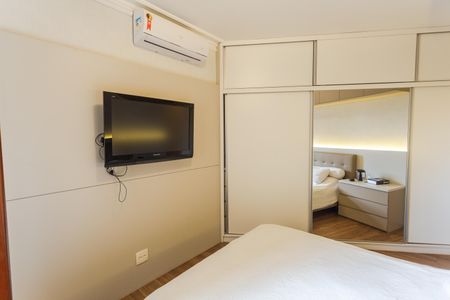Apartamento à venda com 150m², 4 quartos e 2 vagas Apartamento à venda com 150m², 4 quartos e 2 vagasSuíte