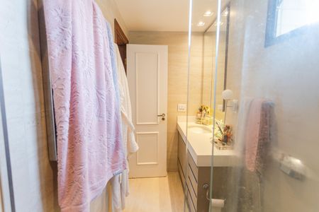 Apartamento à venda com 150m², 4 quartos e 2 vagas Apartamento à venda com 150m², 4 quartos e 2 vagasBanheiro da Suíte