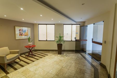 Apartamento à venda com 150m², 4 quartos e 2 vagas Apartamento à venda com 150m², 4 quartos e 2 vagasHall de entrada