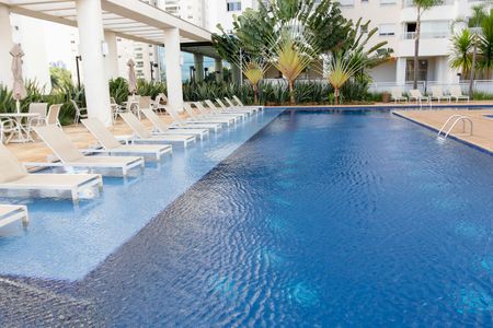 Apartamento à venda com 83m², 3 quartos e 2 vagas Apartamento à venda com 83m², 3 quartos e 2 vagasÁrea comum - Piscina