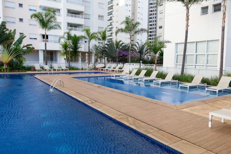 Apartamento à venda com 83m², 3 quartos e 2 vagas Apartamento à venda com 83m², 3 quartos e 2 vagasÁrea comum - Piscina